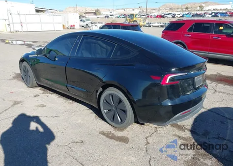 2025 Tesla Model 3 Long Range All-Wheel Drive z USA, uszkodzony, nr VIN 5YJ3E1EB5SF951541